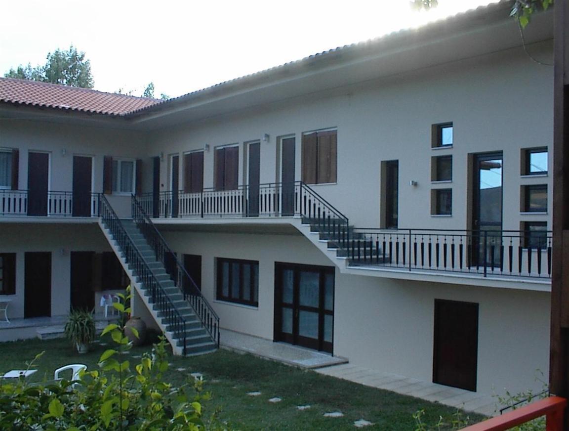 Avaton Hotel Ligourión Exterior foto